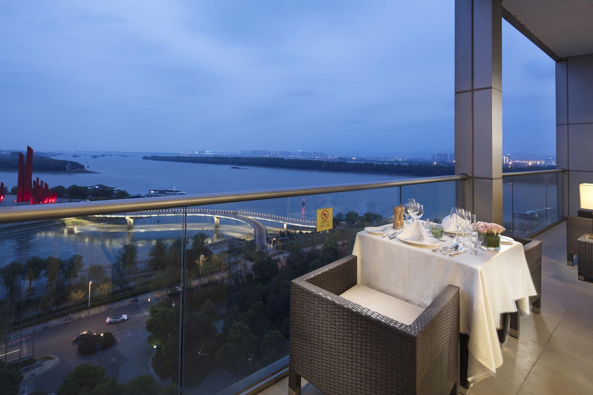 Hilton Nanjing Riverside Buitenkant foto